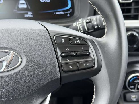 Used 2025 Hyundai Venue SEL FWD image 10