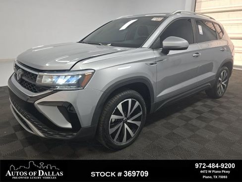 Used 2023 Volkswagen Taos SE w/ Panoramic Sunroof Package FWD image 1