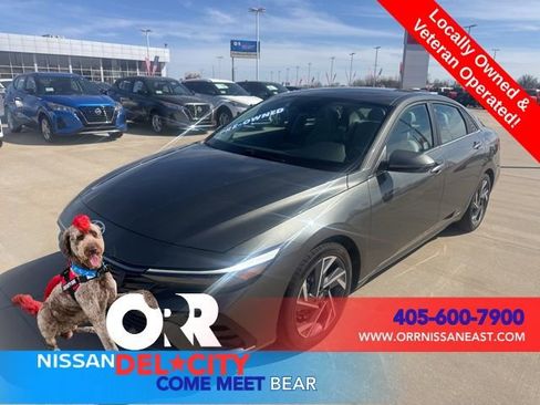 Used 2025 Hyundai Elantra Limited FWD image 1