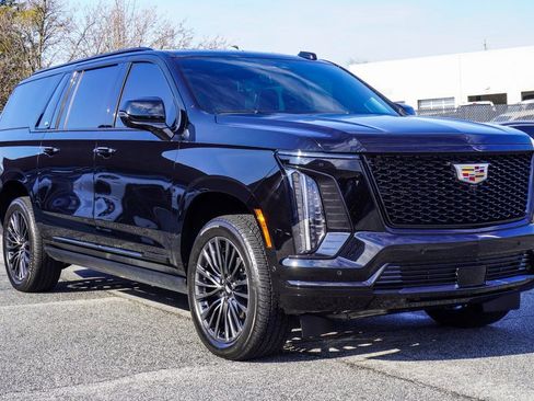 Used 2025 Cadillac Escalade ESV Sport Platinum image 5