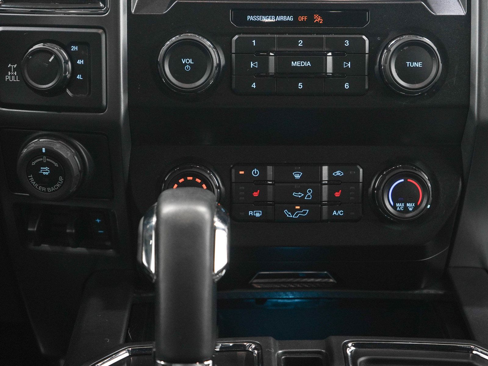 Used 2019 Ford F150 XLT w/ Equipment Group 302A Luxury AWD/4WD image 19