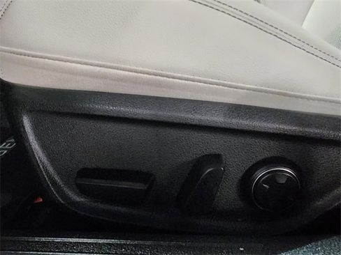 Used 2025 Genesis G70 2.5T image 25