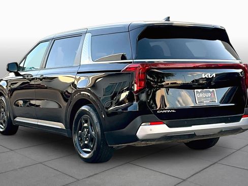 Used 2025 Kia Carnival FWD image 12