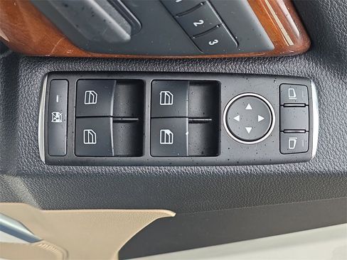 Used 2012 Mercedes-Benz GLK 350 4MATIC image 30