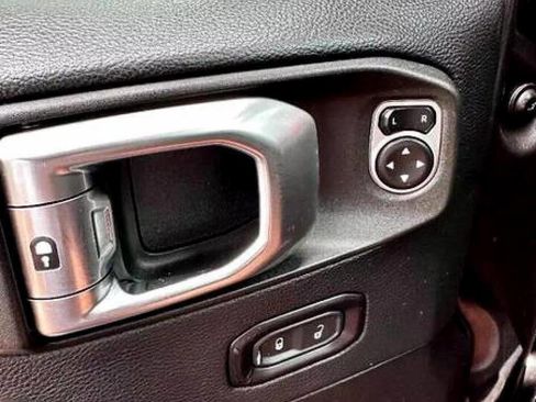 Used 2018 Jeep Wrangler Unlimited Rubicon image 14