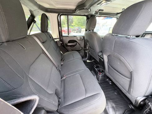 Used 2019 Jeep Wrangler Unlimited Sport S AWD/4WD image 19