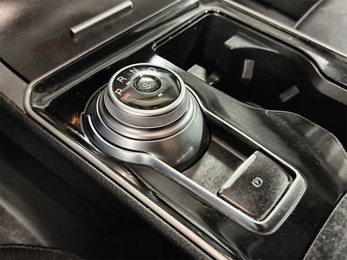 Used 2020 Ford Edge SE image 22