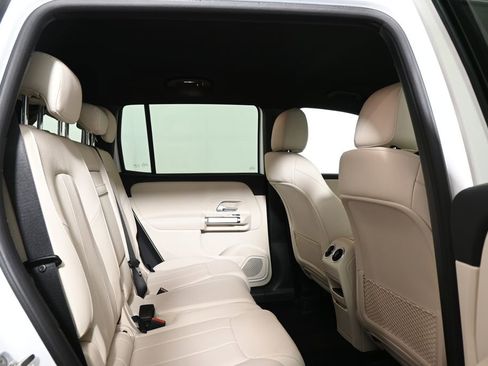 Certified 2025 Mercedes-Benz GLB 250 4MATIC image 21