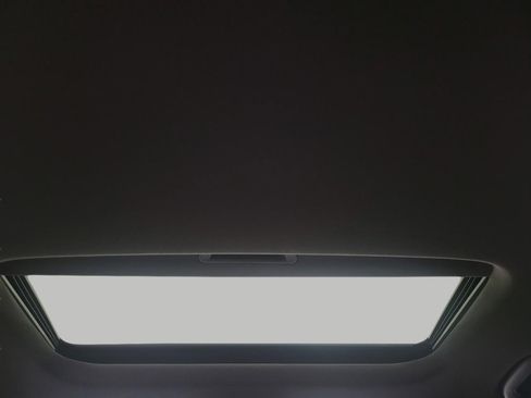 Used 2025 Chevrolet Trax RS w/ Sunroof Package image 23