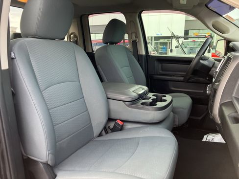 Used 2018 RAM 1500 Express w/ Black Ram 1500 Express Group AWD/4WD image 32