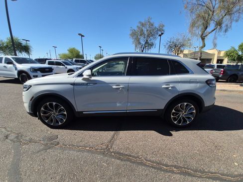 Used 2022 Lincoln Nautilus Reserve AWD/4WD image 9