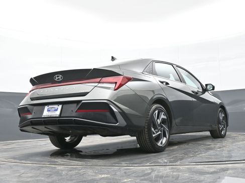 Certified 2024 Hyundai Elantra Limited image 43