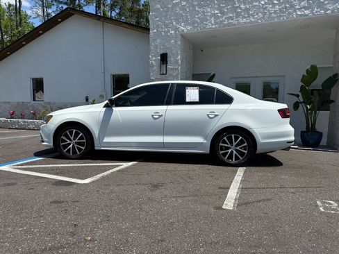 Used 2016 Volkswagen Jetta SE image 2