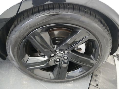 Used 2025 Land Rover Discovery Dynamic SE image 14