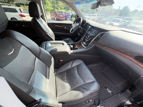 Used 2019 Cadillac Escalade ESV Premium Luxury AWD/4WD image 23