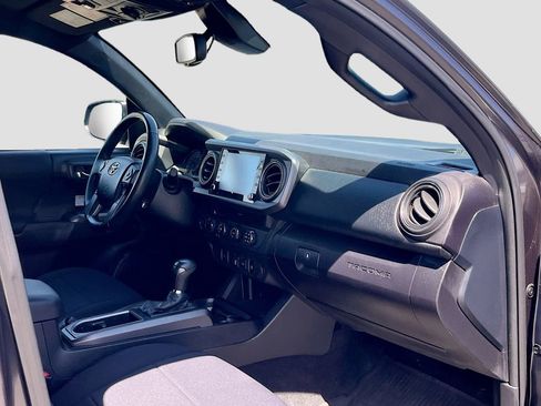 Used 2020 Toyota Tacoma TRD Off-Road AWD/4WD image 26