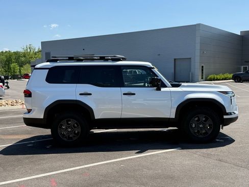 Used 2025 Lexus GX 550 w/ Accessory Package (32) AWD/4WD image 6