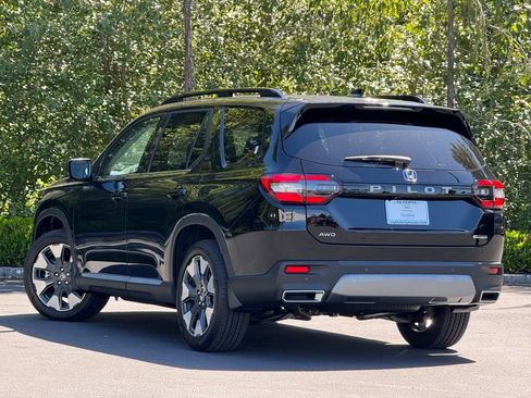 Certified 2026 Honda Pilot Touring image 5
