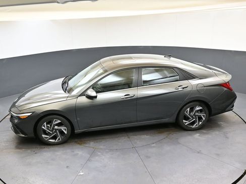 Certified 2024 Hyundai Elantra SEL w/ Convenience Package image 47