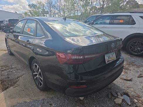Used 2025 Volkswagen Jetta SE image 9