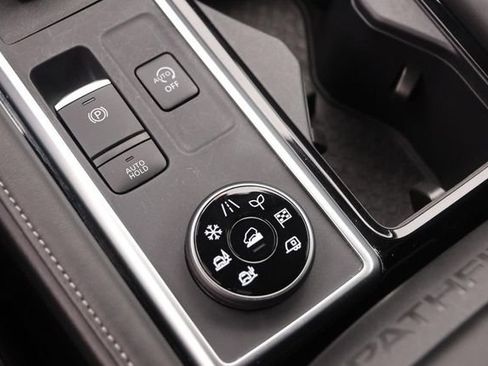 Certified 2025 Nissan Pathfinder SV AWD/4WD image 22