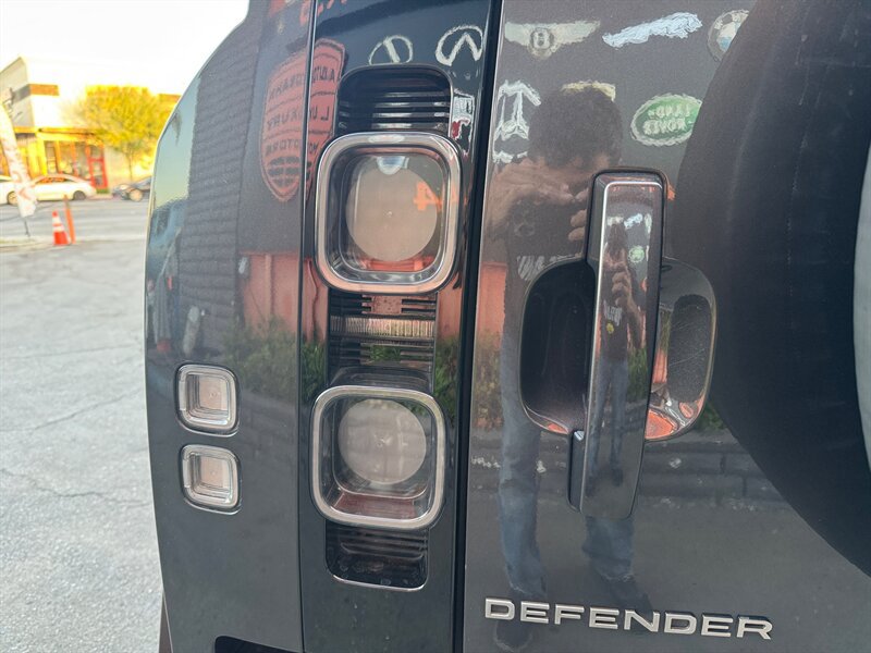 Used 2021 Land Rover Defender 110 X AWD/4WD image 14