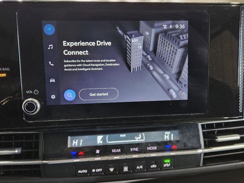 Used 2025 Toyota Sienna LE image 15