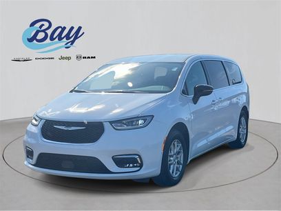New 2026 Chrysler Pacifica Select