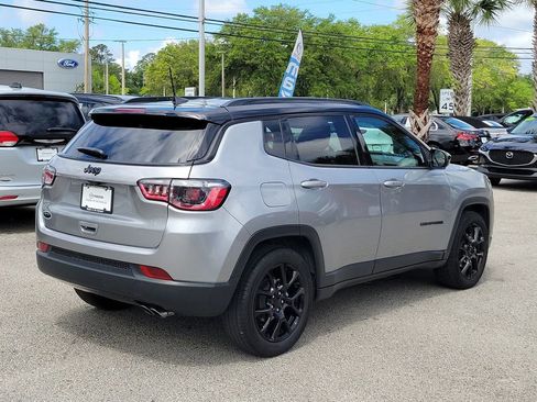 Used 2022 Jeep Compass Latitude FWD image 4