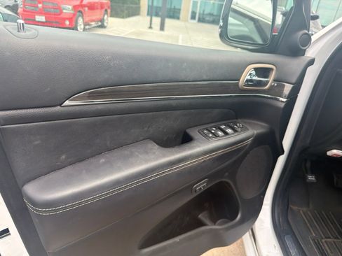 Used 2015 Jeep Grand Cherokee Overland w/ Advanced Technology Group RWD image 16