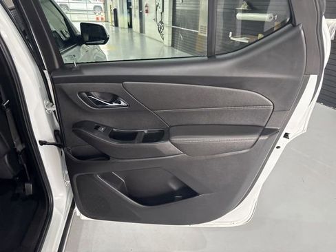 Used 2023 Chevrolet Traverse Premier image 33