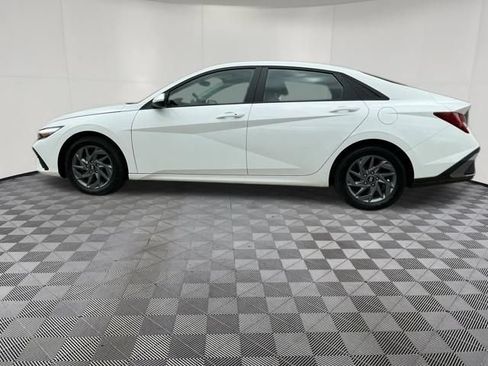 Certified 2024 Hyundai Elantra Blue FWD image 7