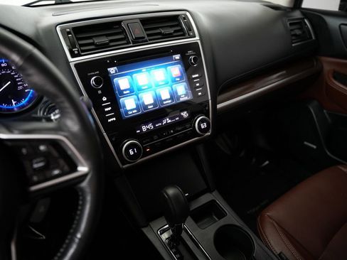 Used 2018 Subaru Outback 2.5i Touring AWD/4WD image 19