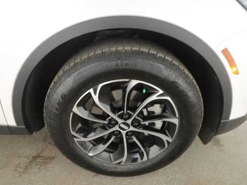 Used 2024 Lincoln Nautilus Premier image 5