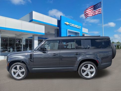 Used 2023 Land Rover Defender 130 First Edition image 7