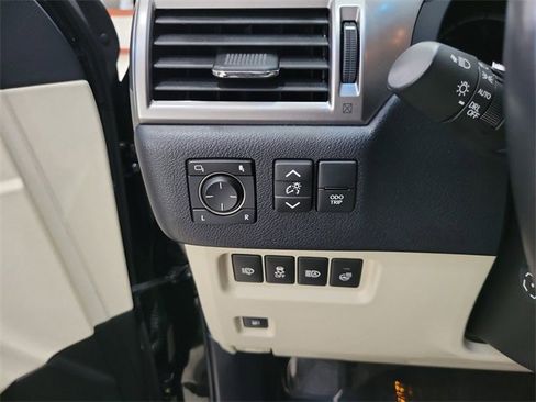 Used 2023 Lexus GX 460 Premium image 19