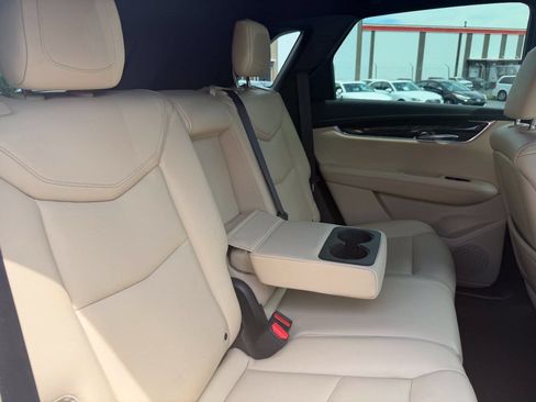 Used 2017 Cadillac XT5 FWD image 41
