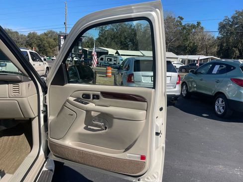 Used 2002 Cadillac Escalade Luxury image 9