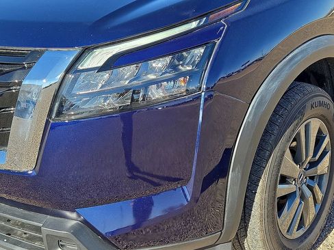 Used 2024 Nissan Pathfinder SV image 10