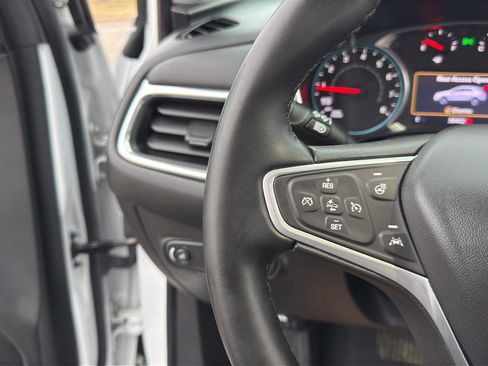 Used 2023 Chevrolet Equinox LT image 32