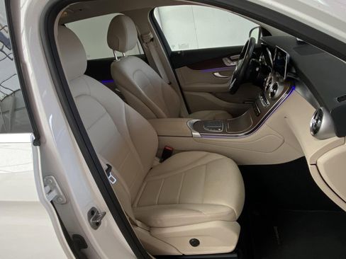 Used 2022 Mercedes-Benz GLC 300 4MATIC w/ Premium Package Lite image 9