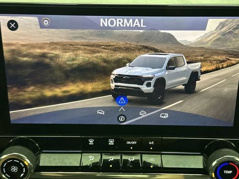 Used 2024 Chevrolet Colorado Trail Boss w/ Technology Package AWD/4WD image 41
