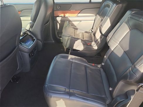 Used 2024 Lincoln Navigator Premiere image 15