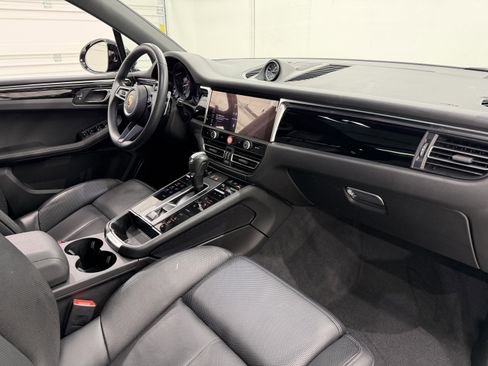 Certified 2025 Porsche Macan image 24