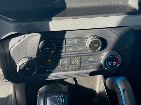 Used 2022 Ford Bronco Black Diamond image 12