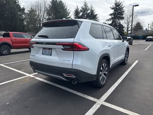 Used 2024 Toyota Grand Highlander AWD Hybrid image 3
