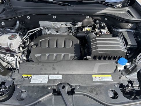 Used 2024 Volkswagen Atlas Cross Sport SE AWD/4WD image 9