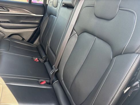 Used 2023 Jeep Grand Cherokee Limited image 29