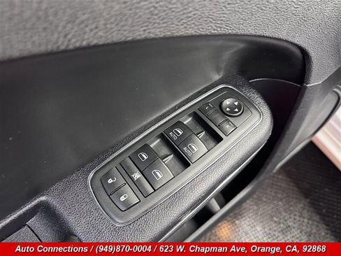Used 2011 Dodge Charger SE image 19