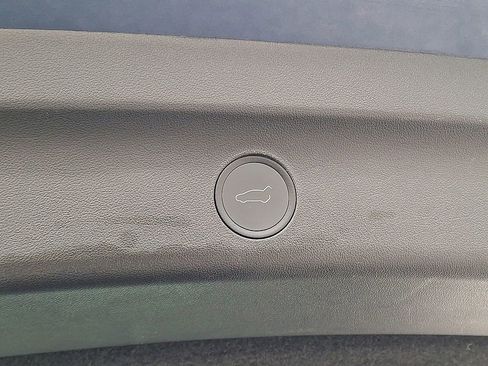 Used 2021 Tesla Model Y Long Range image 30